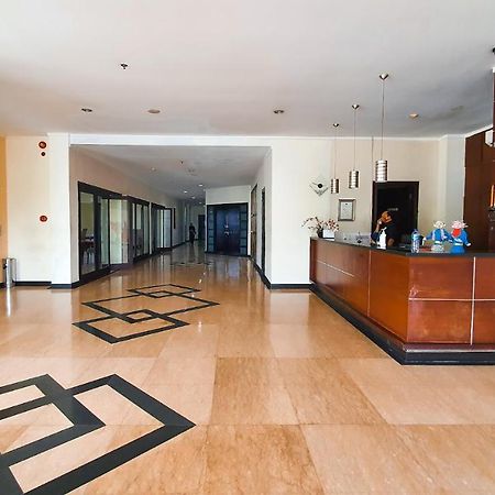 N1 Hotel Tanah Abang Джакарта Екстериор снимка