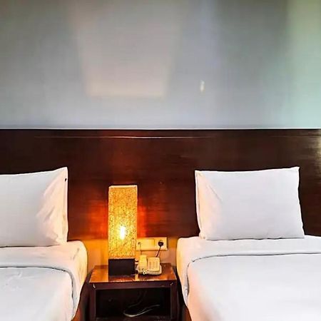 N1 Hotel Tanah Abang Джакарта Екстериор снимка
