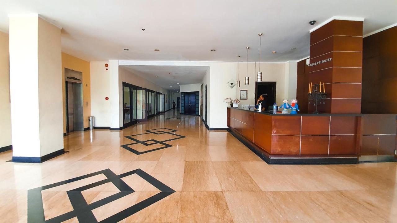 N1 Hotel Tanah Abang Джакарта Екстериор снимка